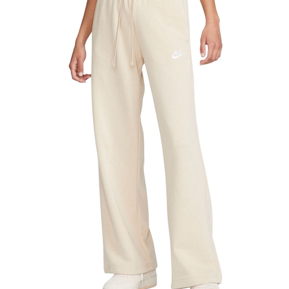 Nike Women’s Fleece Sanddrift Mid-Rise Wide-Leg Sweatpants